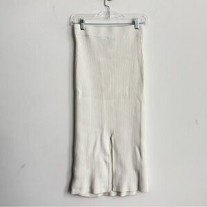 Elegant White Ribbed Pencil Skirt